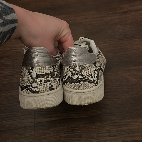 Steve Madden All Star Sneakers in snakeskin & hot pink - Size 9. - Picture 3 of 6